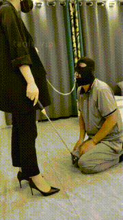 【辣姐】把素人M打哭-电击鞭子抽夹鼻胯下辱骑马 bf31273