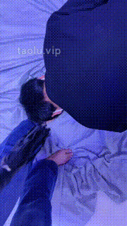 【佳佳】开发表哥全体重踩踏钻胯裸足喂食 bf28704