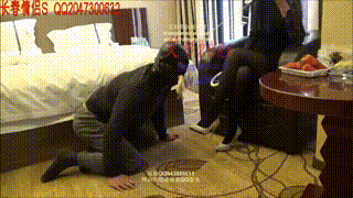 女主脚喂食，口水羞辱，骑马遛狗，蛇鞭惩罚家奴（高清）