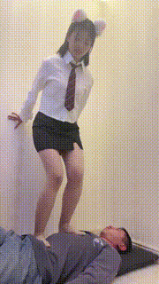 【依依子】萝莉主长靴重度提档肉丝全体重踩踏 bf26741