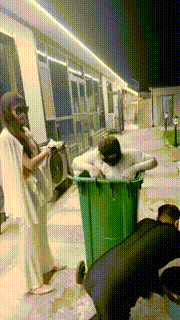 【沅芷大人】把狗囚禁在垃圾桶里 bf32637