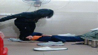 【奇了怪了】空军一号虐-坐脸窒息_踩踏JS250113-10