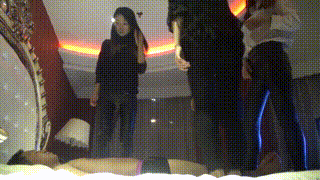 4位小美女白色棉袜踩踏闷昏