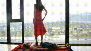 【奴隶岛】—萱萱8长裙踩踏、调教舔鞋底