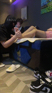 【关关】足浴店素人朋友面前调教 bf8756