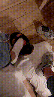 【绝美兔女王】闻舔脏运动鞋白袜裸足 bf32797