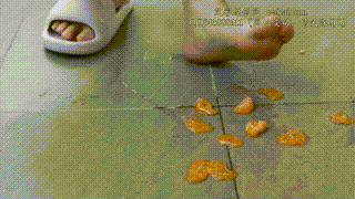 【黑丝诱惑】素人幼教老师芸芸首次露脸调教踩踏 YC-240303-5