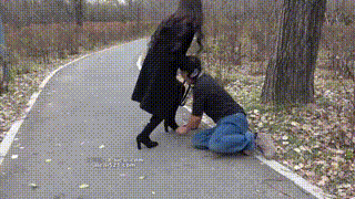 【冷柔】公园暴踢老贱狗，暴力耳光