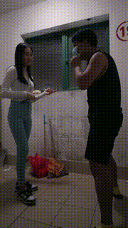 【艾莉】楼梯间骑马爬行吃口水鞋底白袜脚全体重踩踏提档 bf28334