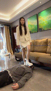 【伊未】坐脸窒息-高跟皮鞋白袜踩bf51524