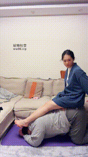 【埋汰】玉足踩虐猥琐继父JS250304-16