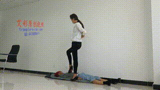 【瑶主】与闺蜜高跟鞋靴全力践踏脚下贱狗!