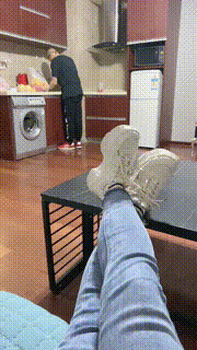 【魅儿S】家奴伺候吃饭-桌下小白鞋棉袜踩狗 bf28762