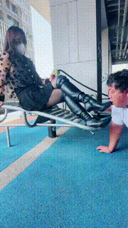 【长沙雪王】户外训马奴-高跟皮靴喂食插嘴-骑乘鞭打-踩踏 bf31057