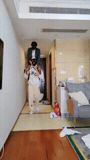 【暴力美学】前台小姐姐黑丝全体重踩咀嚼喂食 bf24483