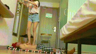 【画师女主】精致裸足踩踏全身!