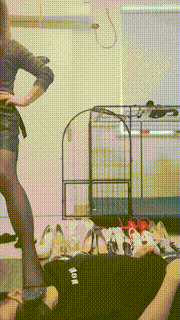 【安静大大】母女S耳光_踩踏_舔鞋【三视角版】 bf19913-3.MP4