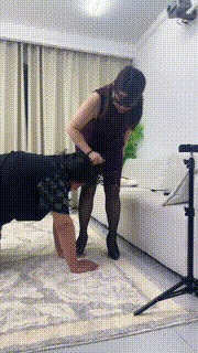 【狗哥】新人御姐调-遛狗骑马-耳光踢踹-滴蜡狗爪 bf30469