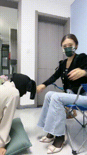 【雅妈妈】闺蜜偷闻我丝袜的下场 bf32952