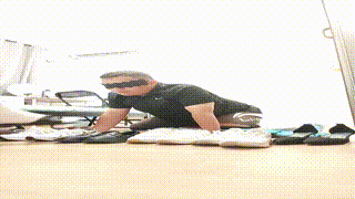 【上海汤圆】多双脏鞋-训化人体擦鞋器【双视角版】bf43582_2