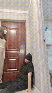 【丫丫】暴力耳光-电击乳头-高跟踩-鞭打踹头踩脸夹头 bf30257