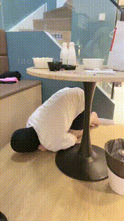 【槿一】桌下视角-长靴脚踩喂食 bf30581