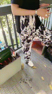 【丹祖宗】户外公园溜母狗被大叔发现 bf11007