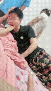 【辣妈S】在素人面前玩SM游戏-舔脚插嘴骑马 bf29882