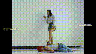 甜美媛媛主暴打小流氓，踢裆，踹肋骨流氓满地打滚！