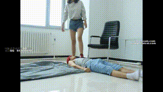 甜美【媛媛女主】运动鞋调教贱狗!