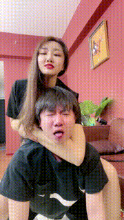 【辣妈S】骑马遛狗_丝袜脚深喉 bf22318