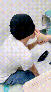 【蜜糖情侣】绿帽贱狗下跪伺候 bf33357