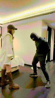 【Uuu】皮靴暴力踢裆全体重跳踩地毯 bf25014