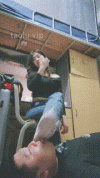 【嘉妮】女生寝室犯贱-舔脏鞋原味丝袜脚强制闻鞋窝全体重踩 bf28613